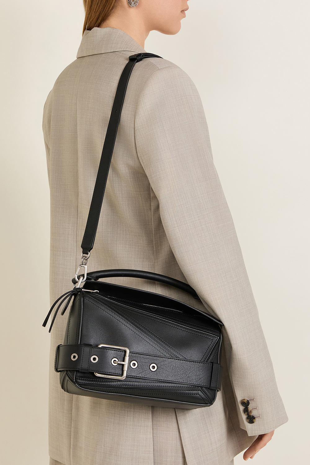 תמונת כל הלוק של תיק פאזל בייקר סמול